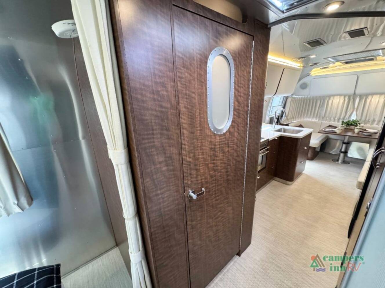A photo of this 2019 Airstream Globetrotter globetrotter 27fbq