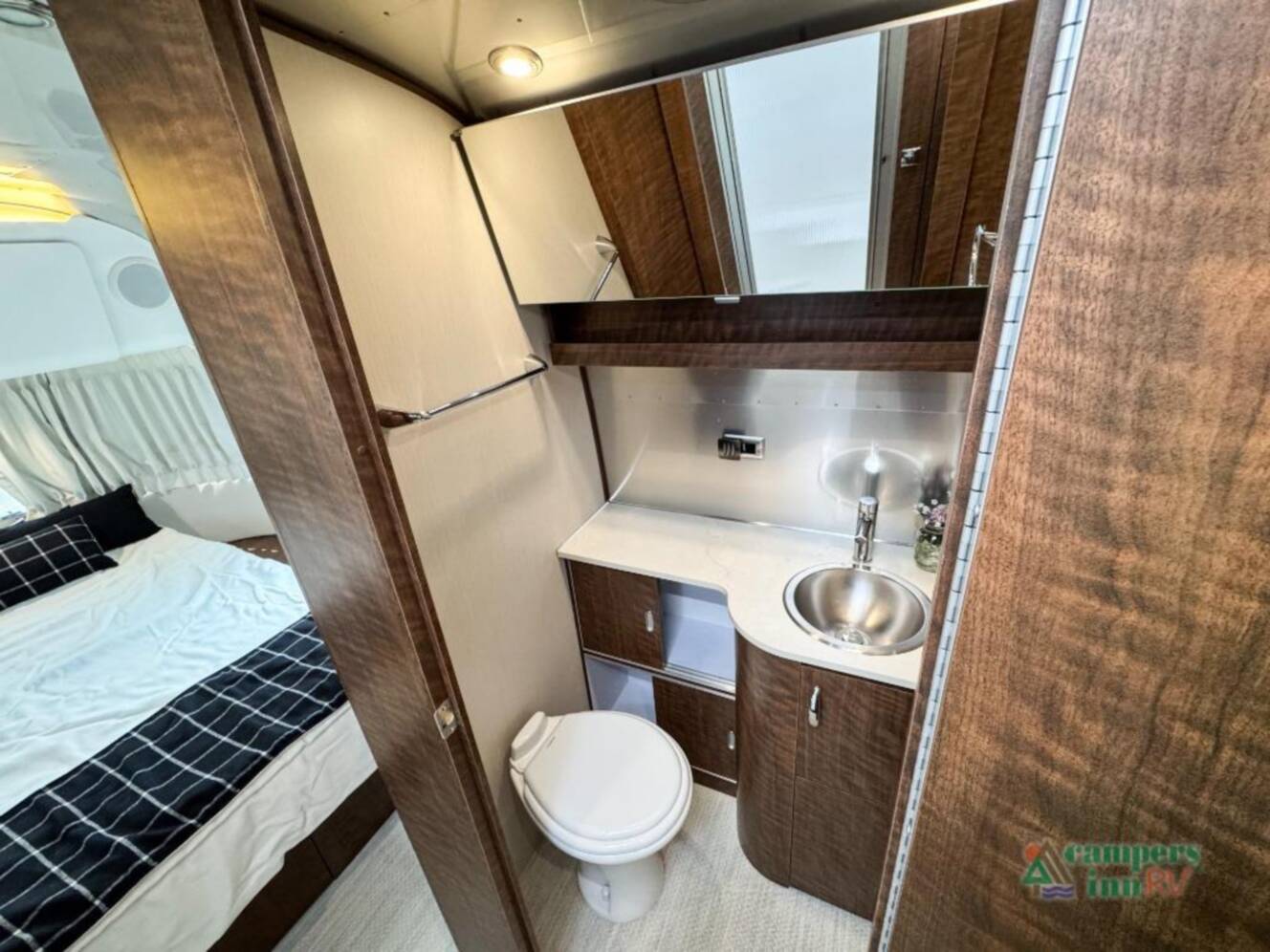 A photo of this 2019 Airstream Globetrotter globetrotter 27fbq