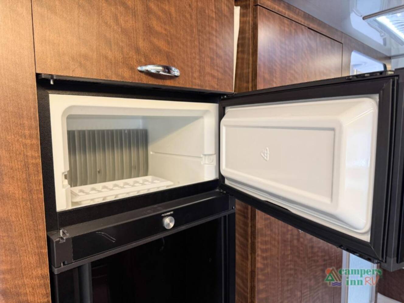 A photo of this 2019 Airstream Globetrotter globetrotter 27fbq
