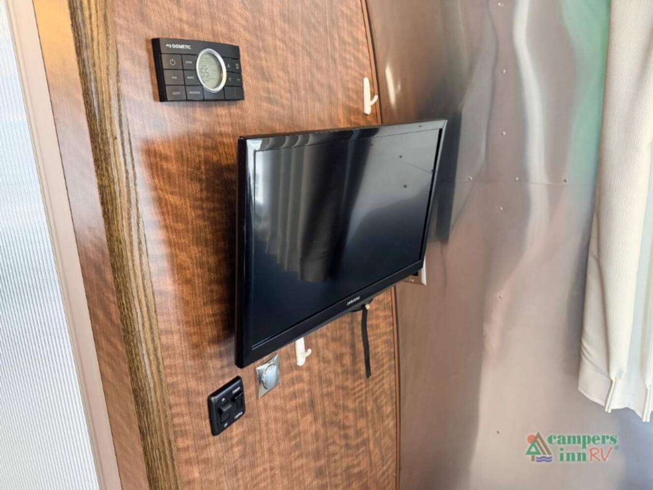 A photo of this 2019 Airstream Globetrotter globetrotter 27fbq
