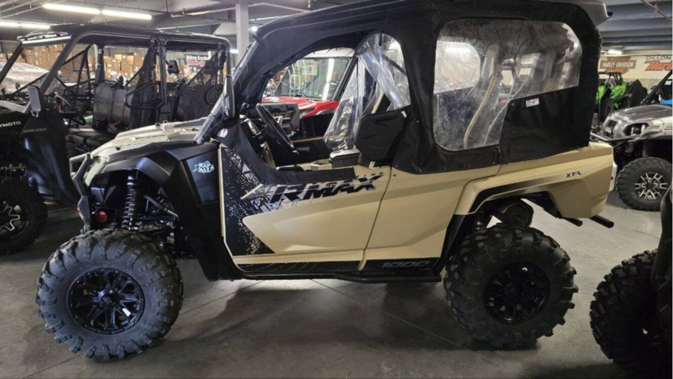 A photo of this 2023 Yamaha Wolverine RMAX4 1000 XT-R