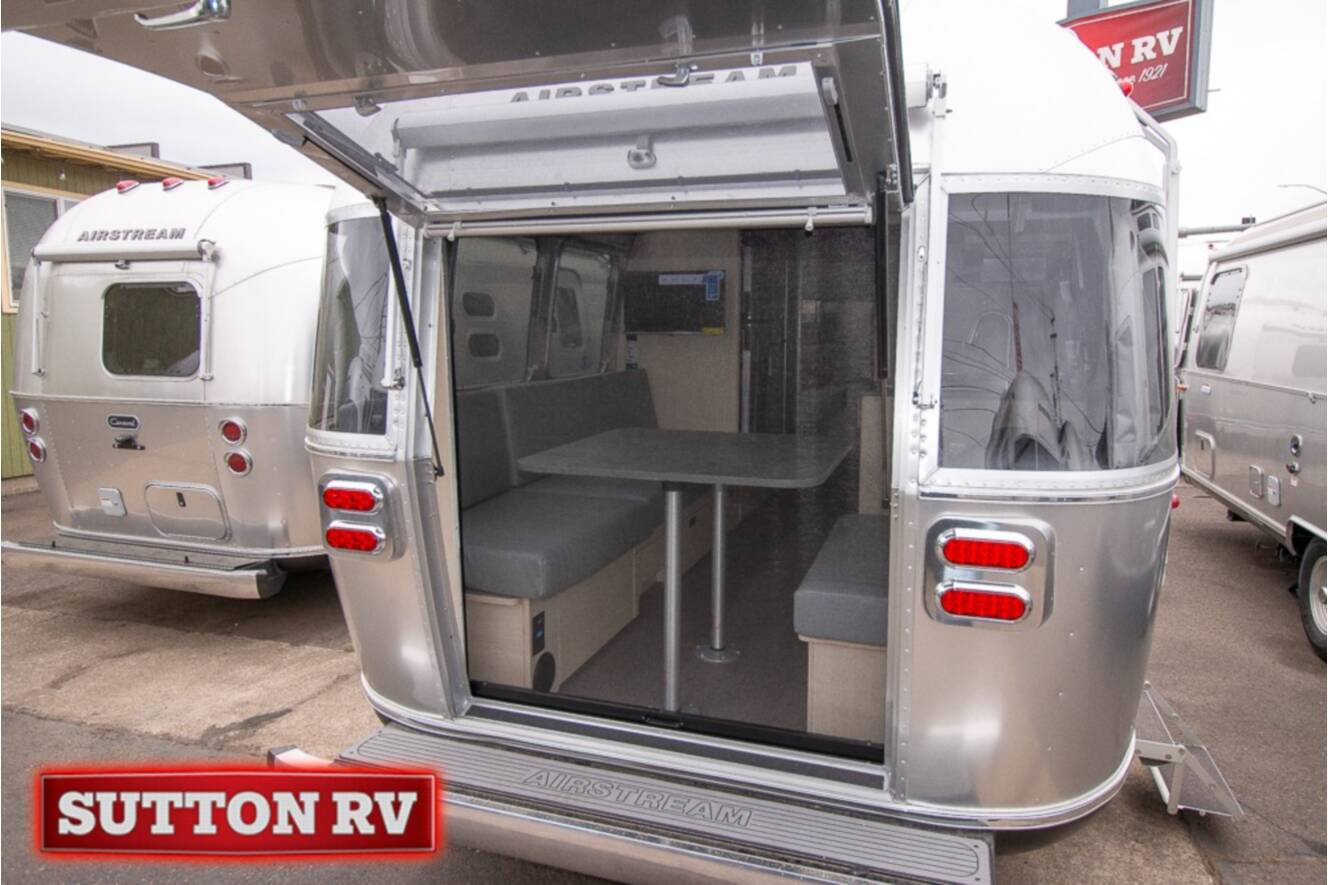 A photo of this 2026 Airstream Flying Cloud 25FB Twin