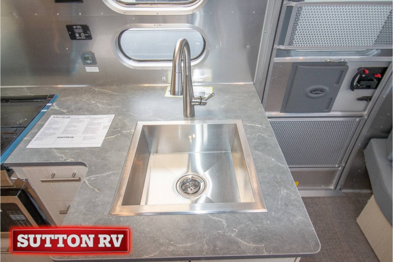 A photo of this 2026 Airstream Flying Cloud 25FB Twin