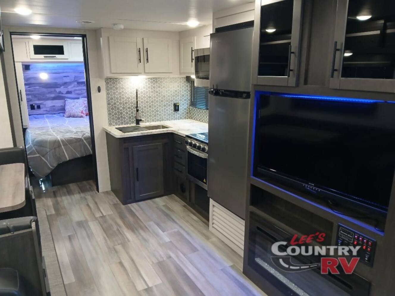 A photo of this 2022 Crossroads Rv Cruiser Aire CR28BBH