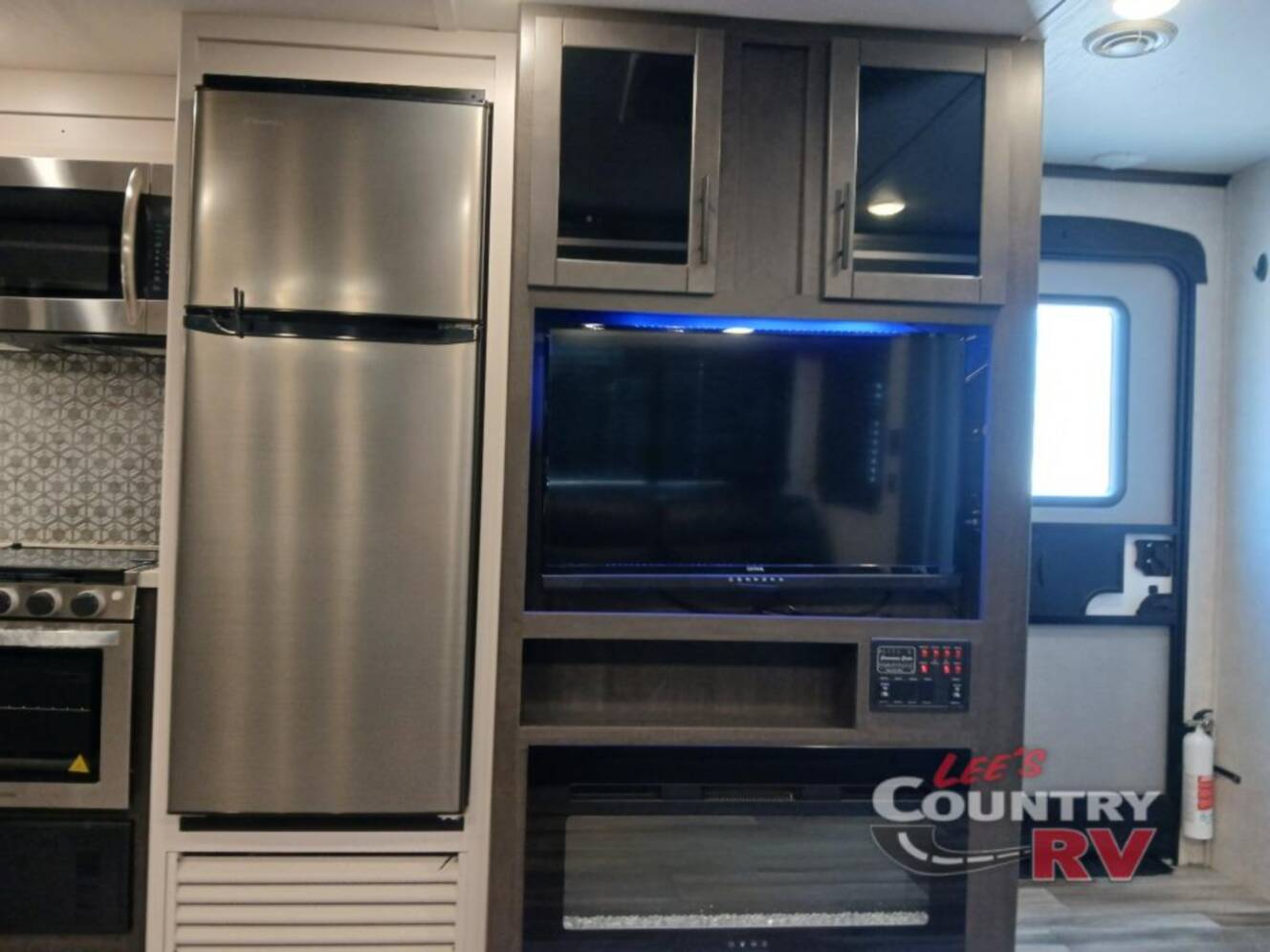 A photo of this 2022 Crossroads Rv Cruiser Aire CR28BBH