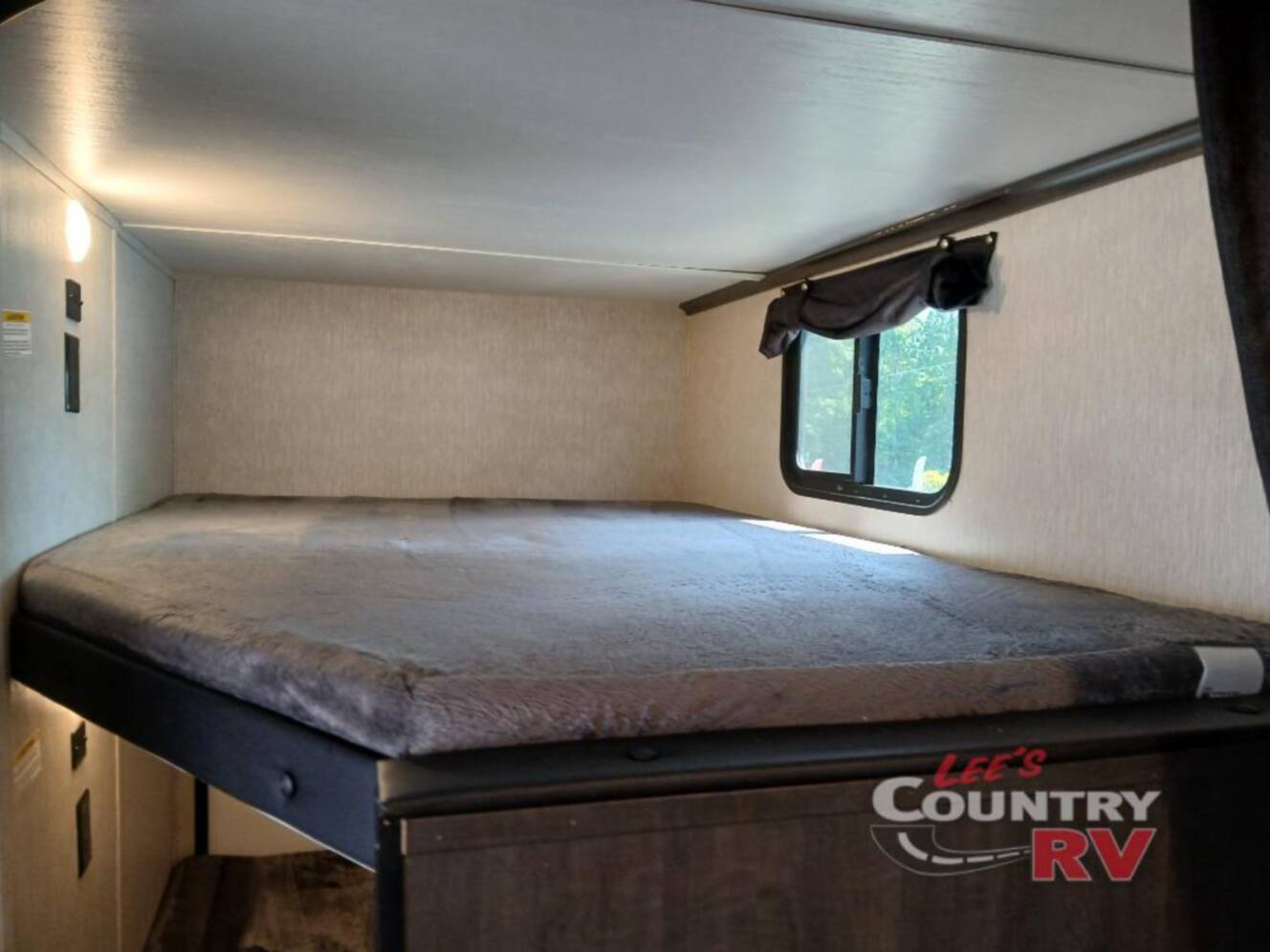 A photo of this 2022 Crossroads Rv Cruiser Aire CR28BBH