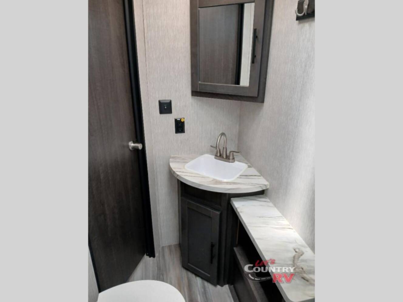 A photo of this 2022 Crossroads Rv Cruiser Aire CR28BBH