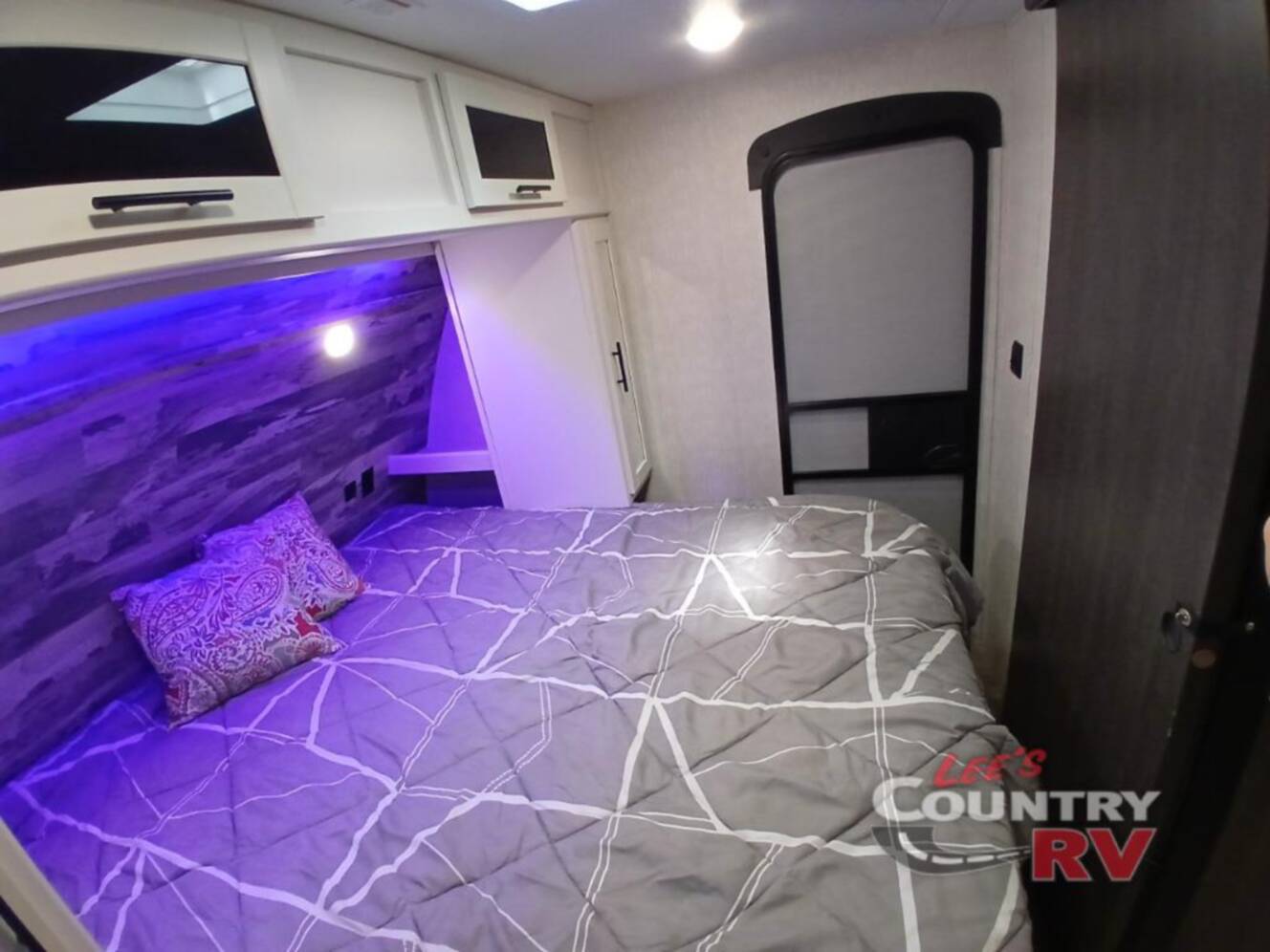 A photo of this 2022 Crossroads Rv Cruiser Aire CR28BBH