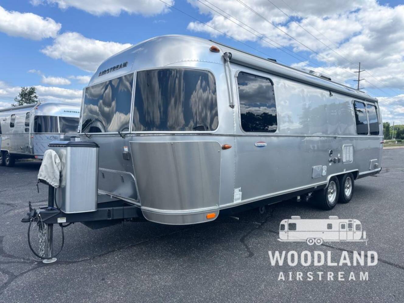 A photo of this 2019 Airstream International Signature 27FB