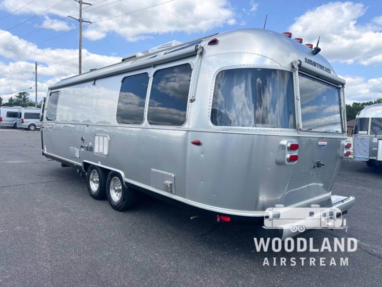 A photo of this 2019 Airstream International Signature 27FB
