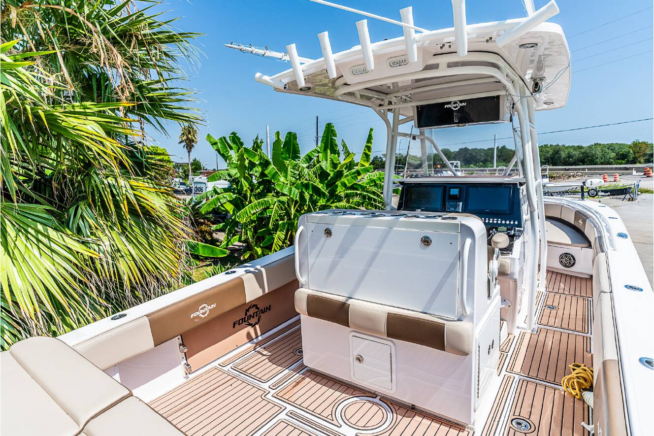 A photo of this 2017 Fountain 34CC