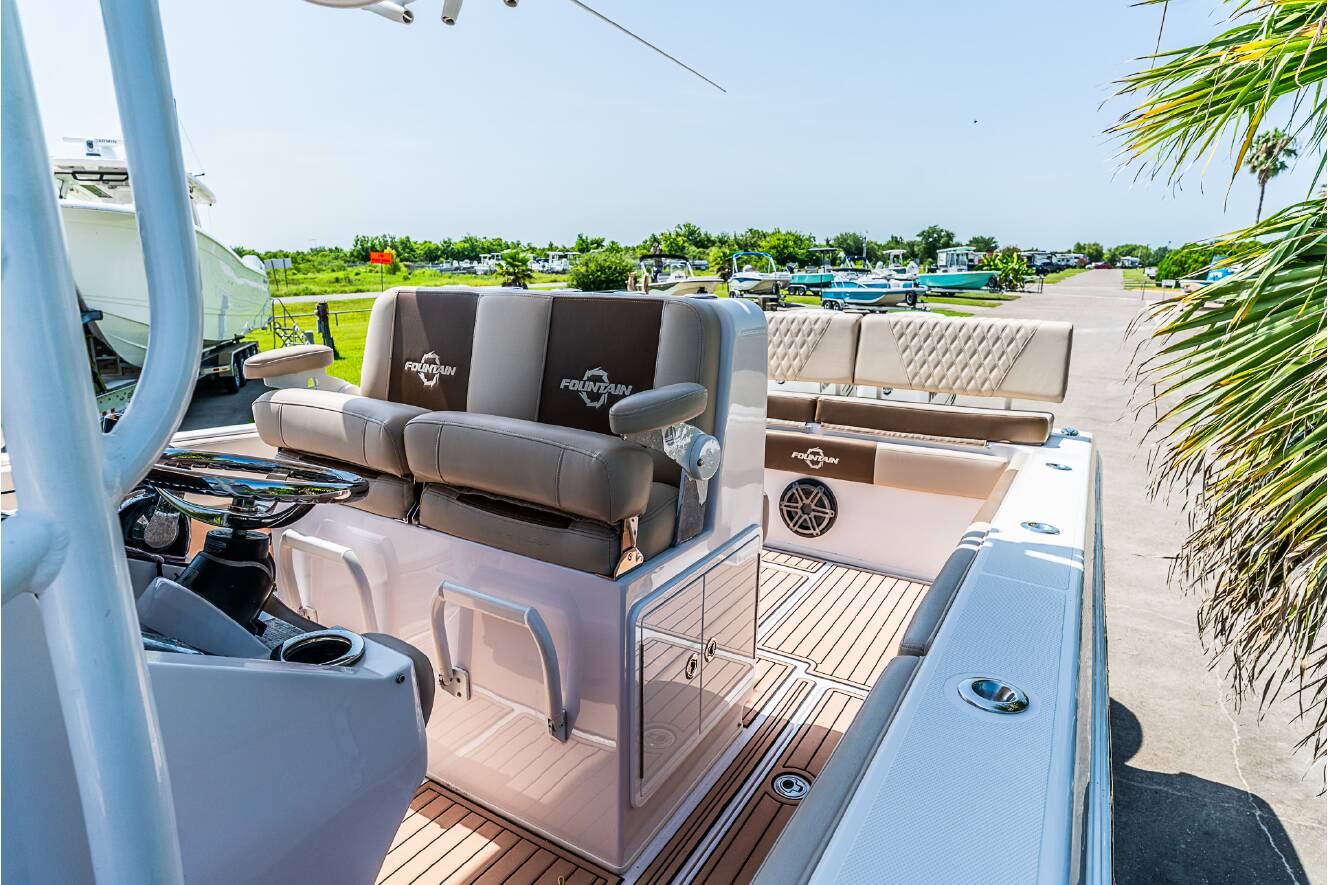 A photo of this 2017 Fountain 34CC