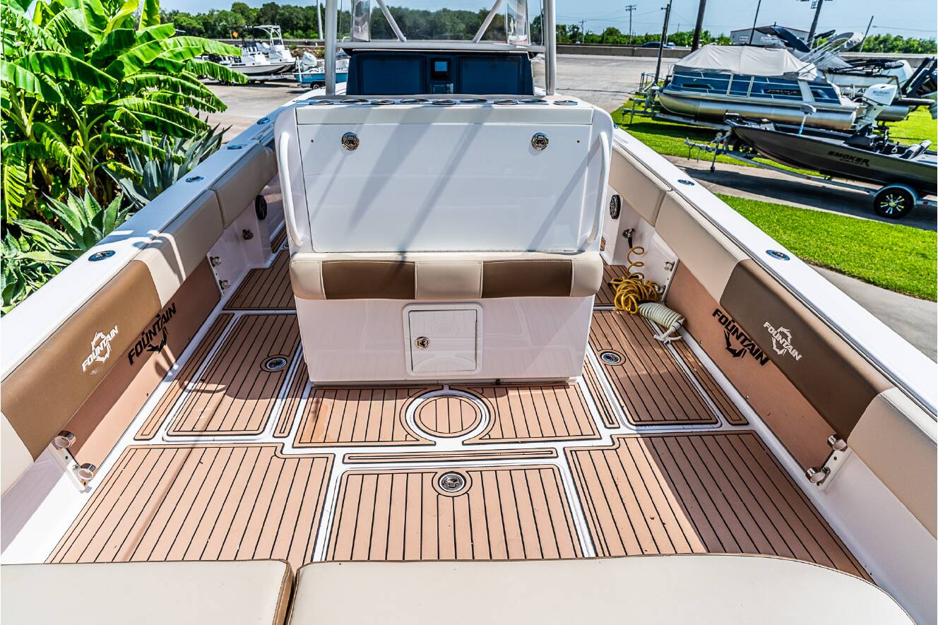 A photo of this 2017 Fountain 34CC