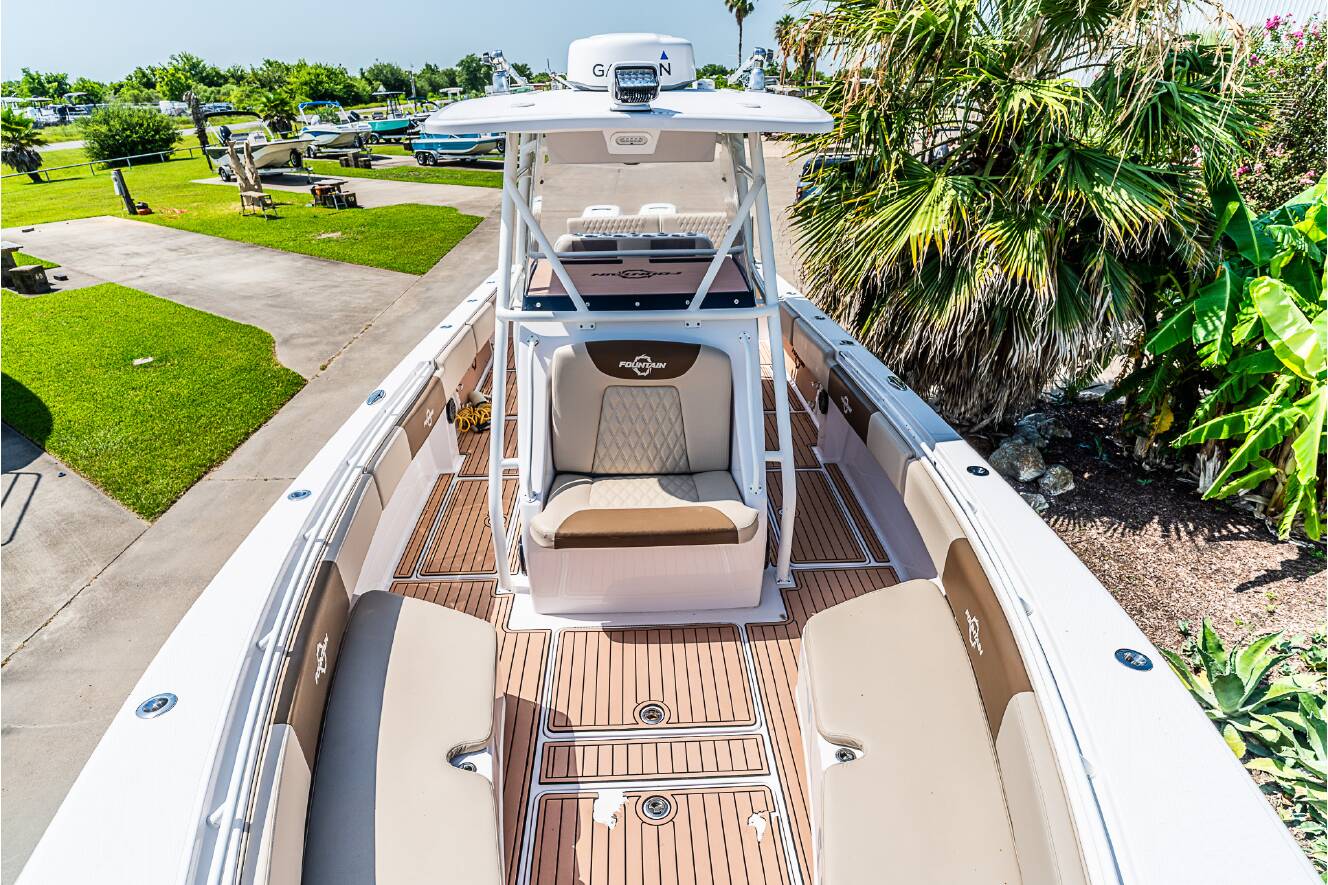 A photo of this 2017 Fountain 34CC