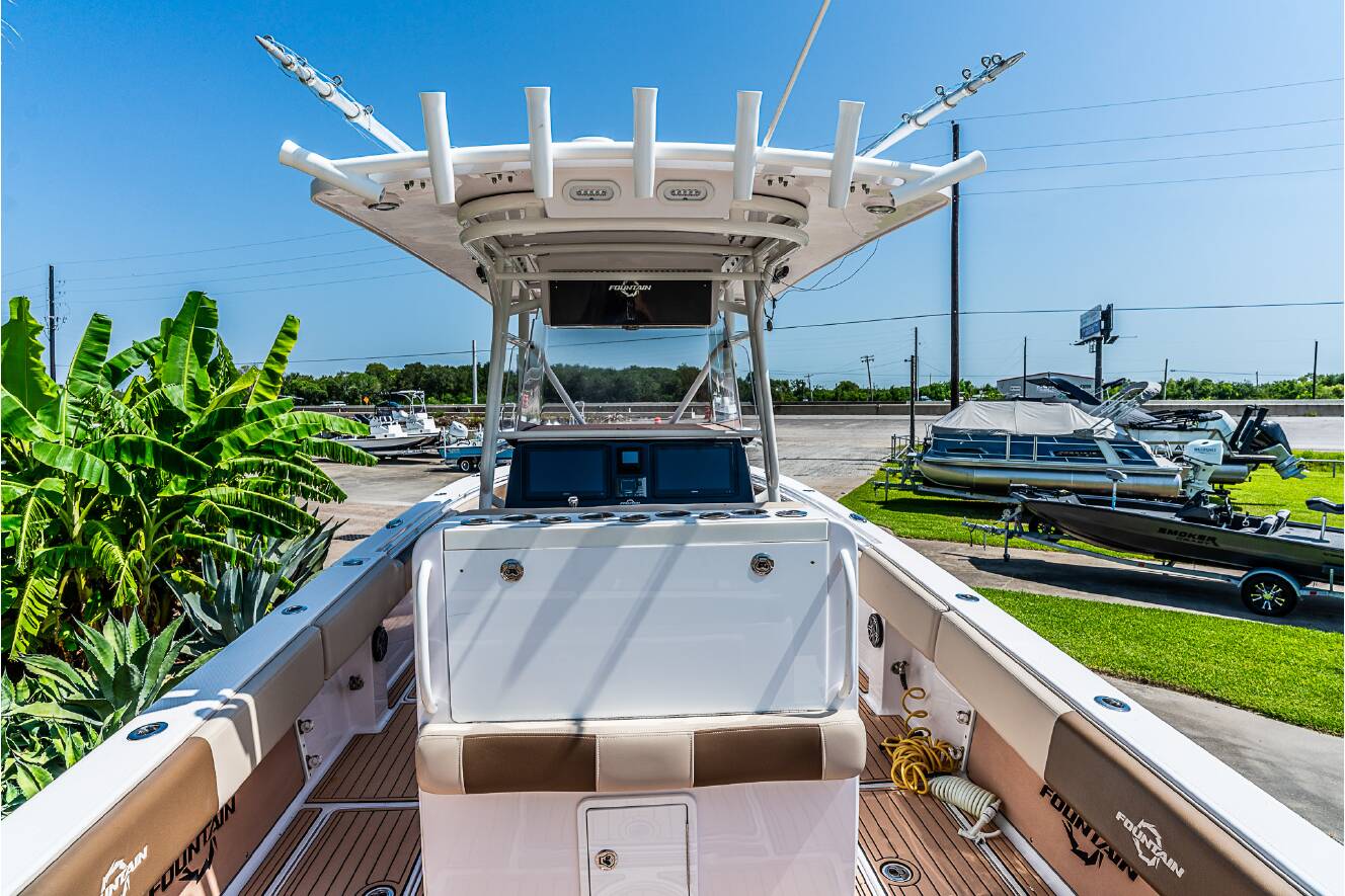 A photo of this 2017 Fountain 34CC