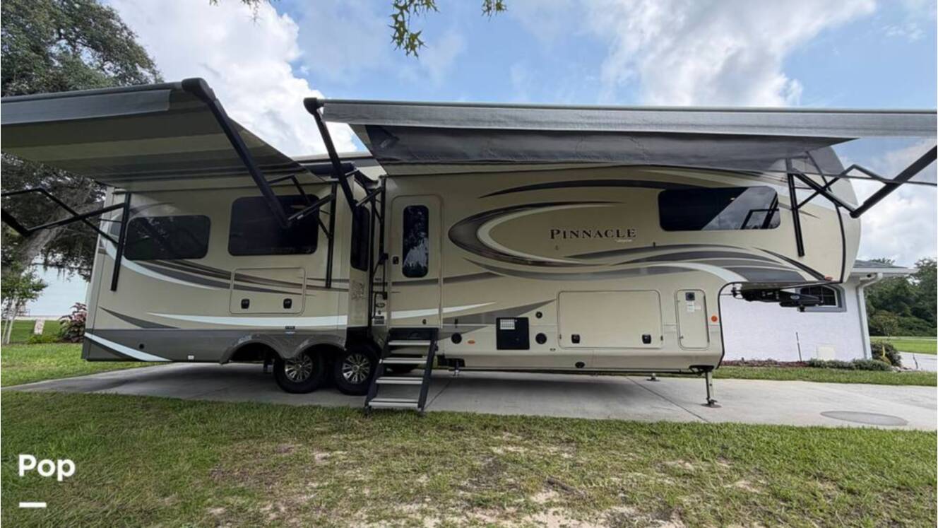 A photo of this 2020 Jayco Pinnacle 36SSWS