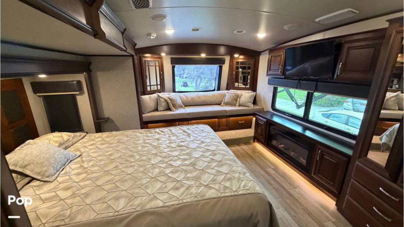 A photo of this 2020 Jayco Pinnacle 36SSWS