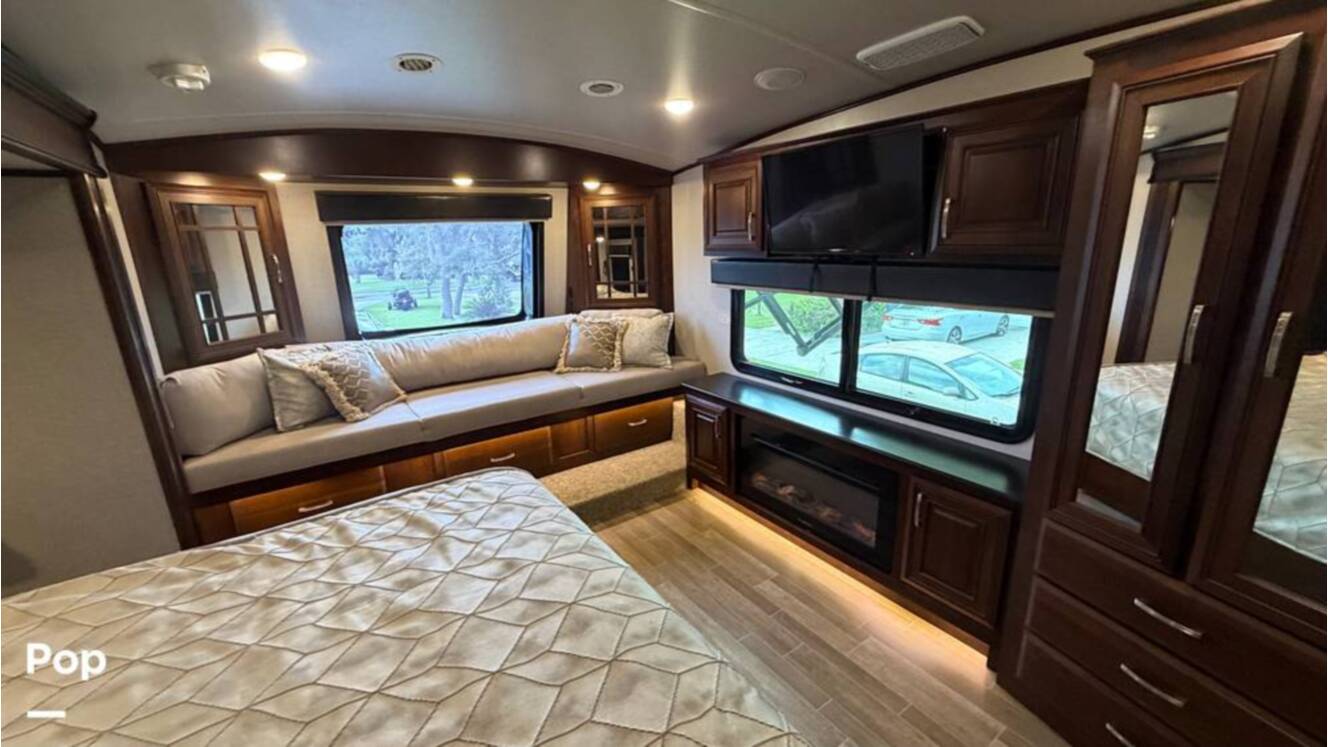 A photo of this 2020 Jayco Pinnacle 36SSWS