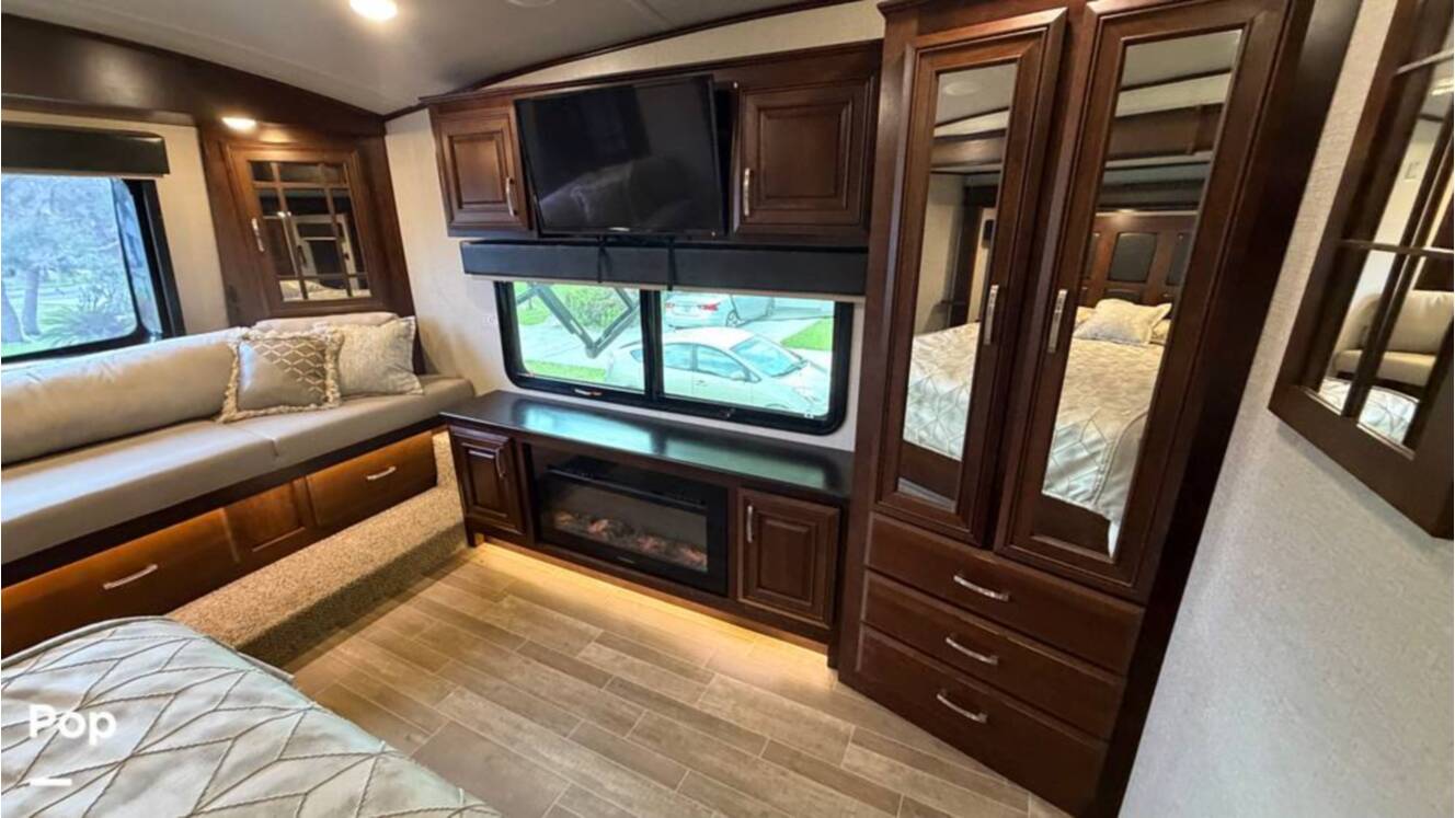 A photo of this 2020 Jayco Pinnacle 36SSWS