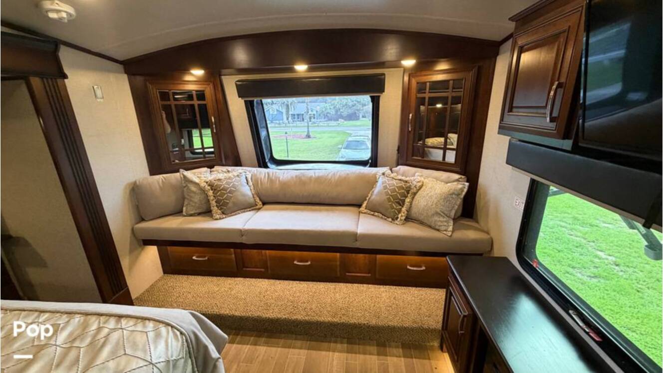 A photo of this 2020 Jayco Pinnacle 36SSWS