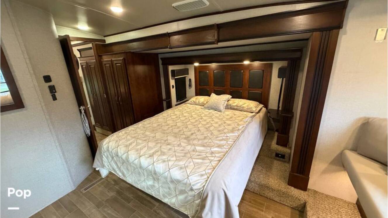 A photo of this 2020 Jayco Pinnacle 36SSWS