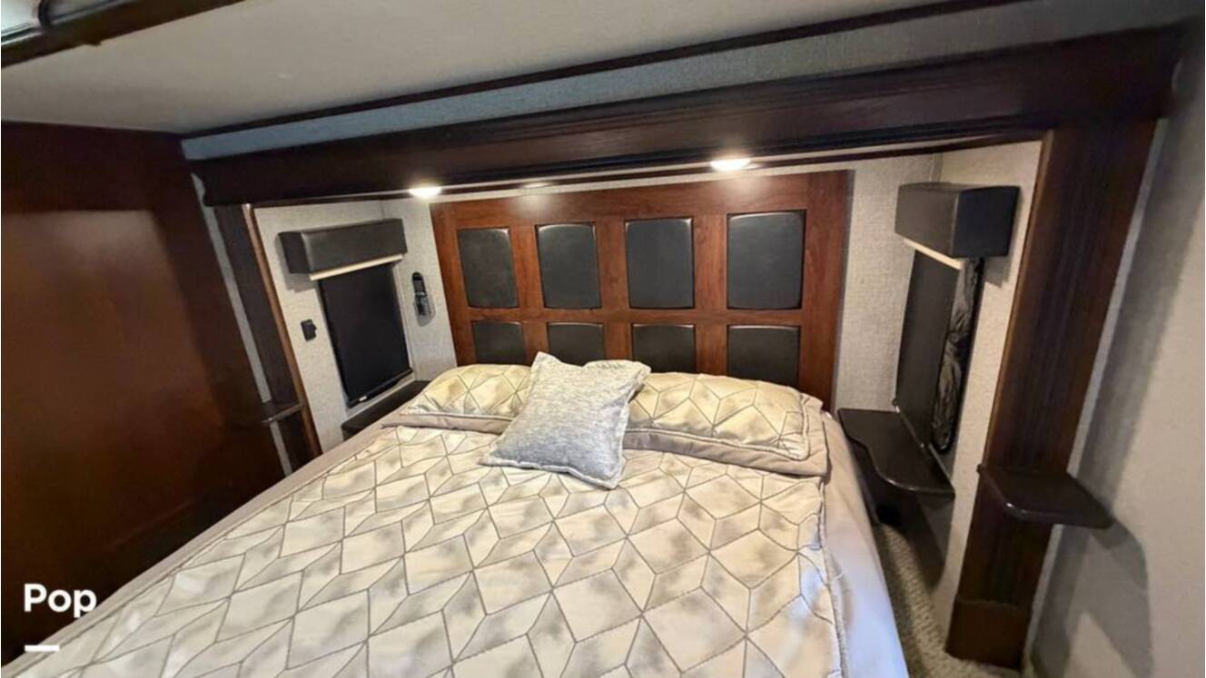 A photo of this 2020 Jayco Pinnacle 36SSWS