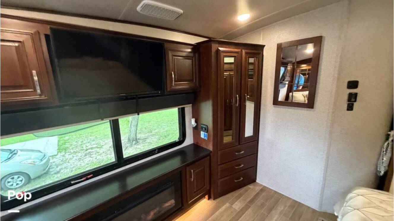 A photo of this 2020 Jayco Pinnacle 36SSWS