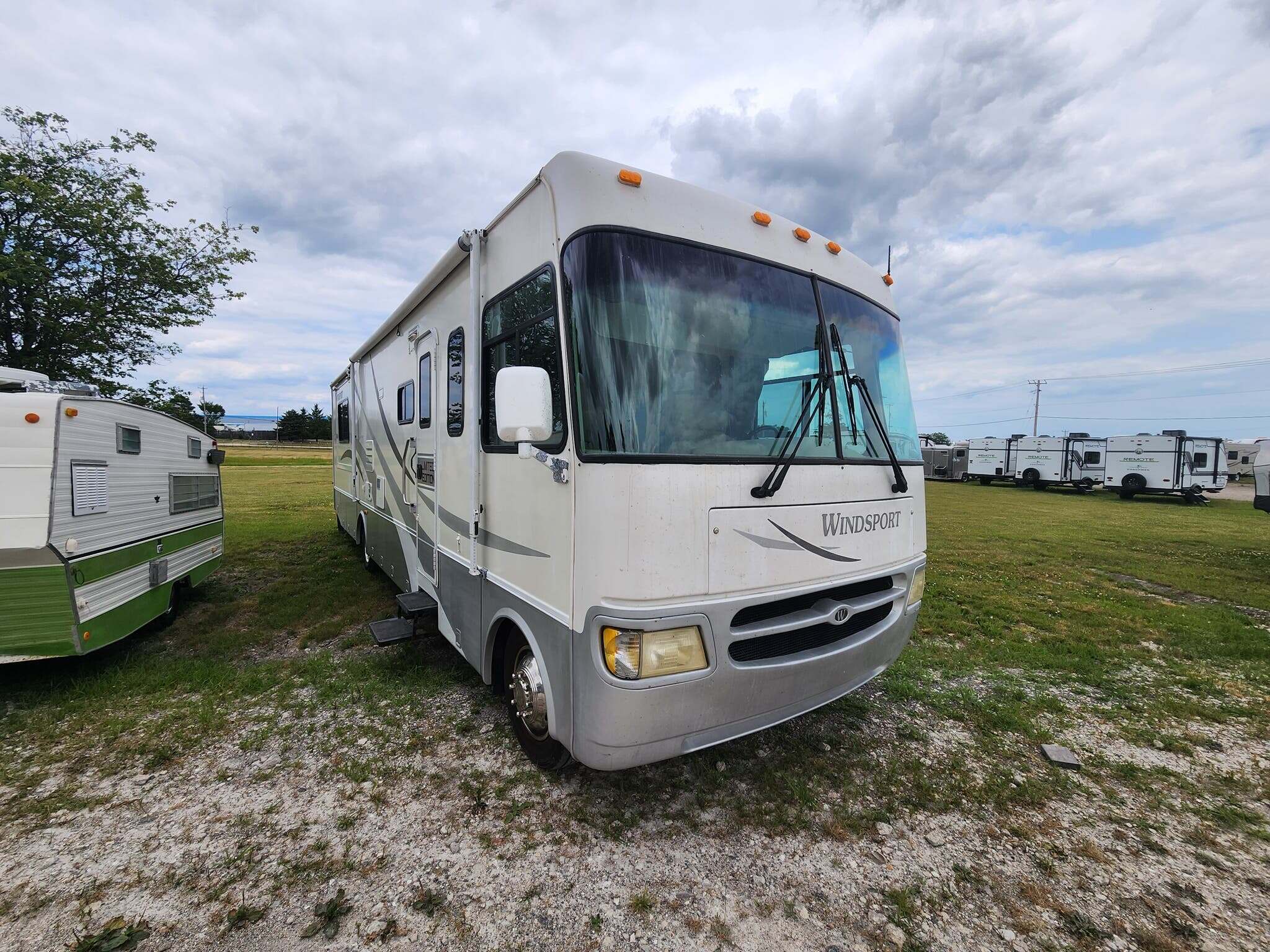 2002 Four Winds International Windsport 35D in sturtevant WI