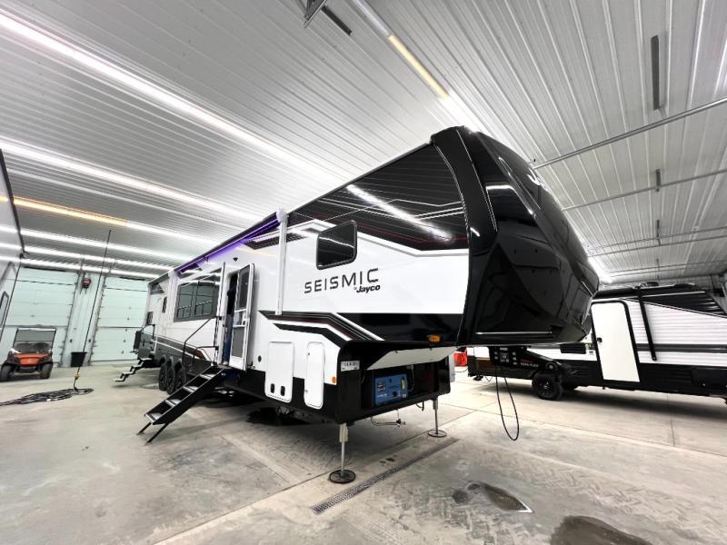 2026 Jayco Seismic Toy Hauler 395 in wabash IN
