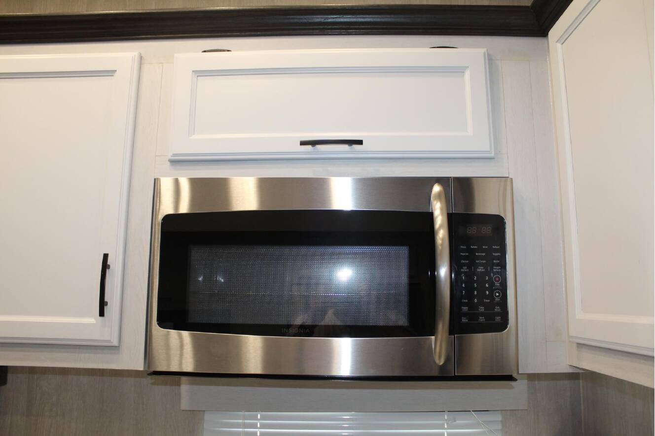 A photo of this 2024 Genesis Supreme GENESIS GCK405