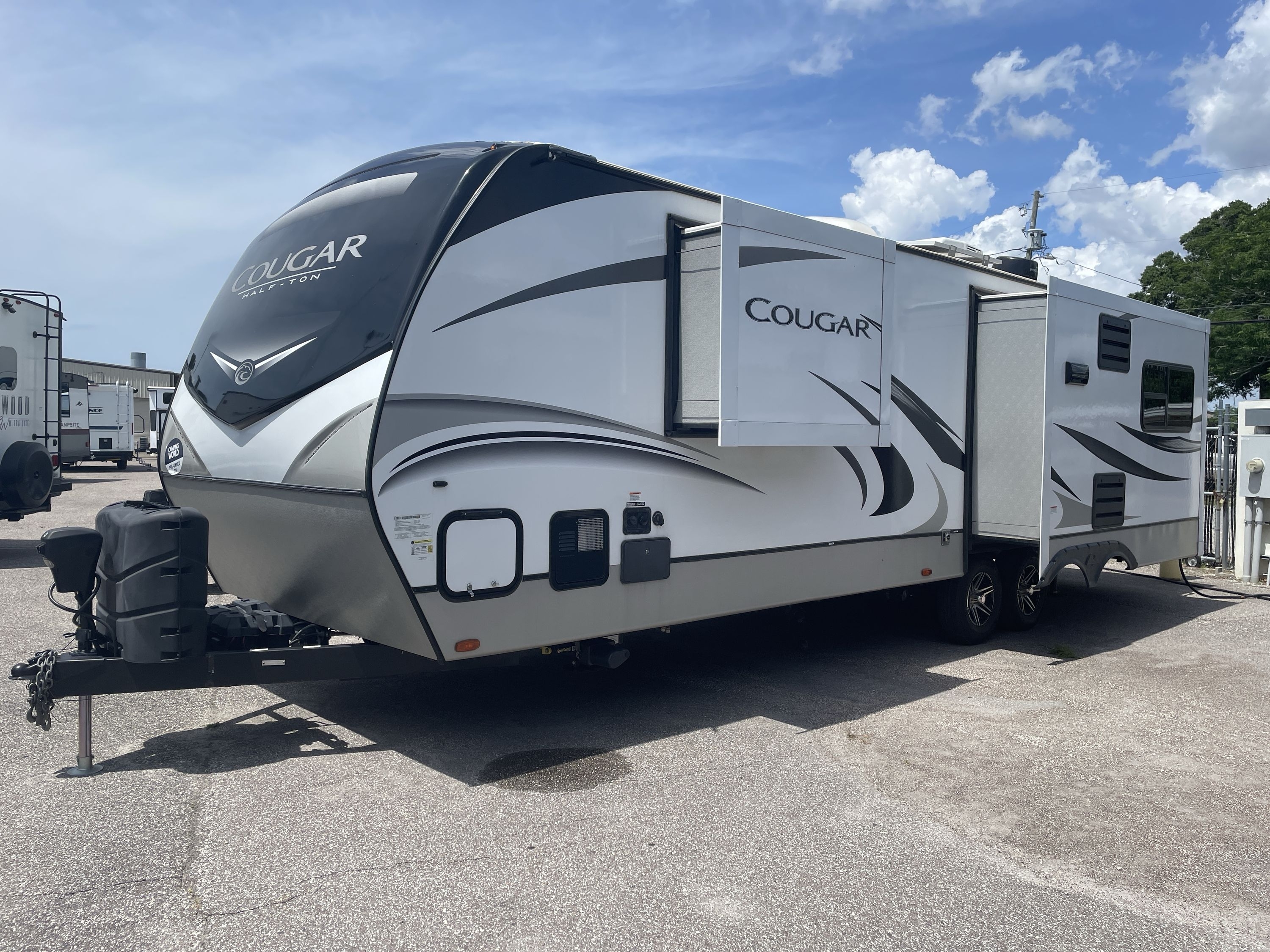 2022 Keystone COUGAR 29RLKWE in holiday FL