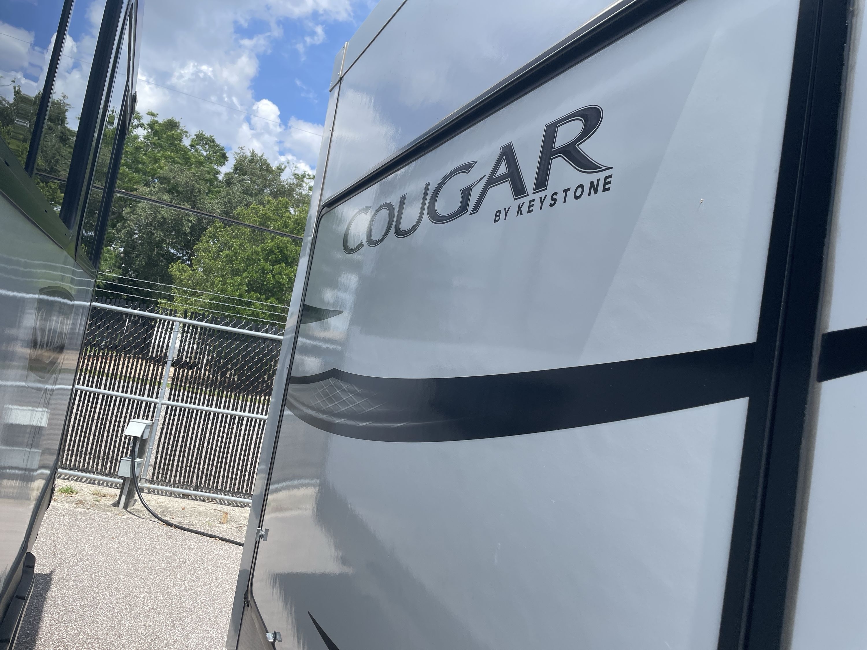 2022 Keystone COUGAR 29RLKWE in holiday FL