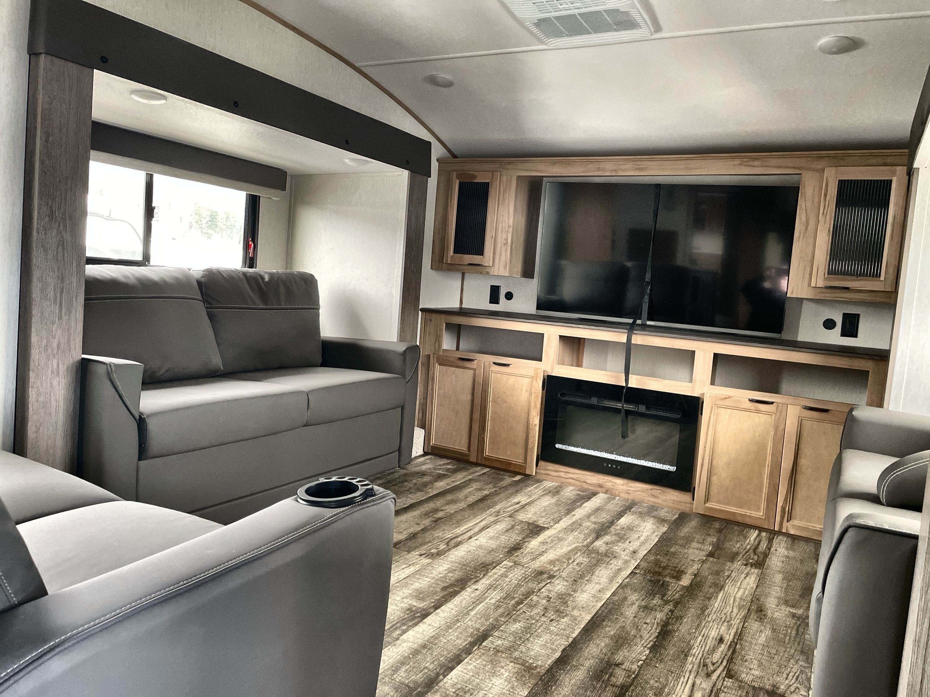 2024 Forest River ARCTIC WOLF 3910SUITE in hendersonville NC