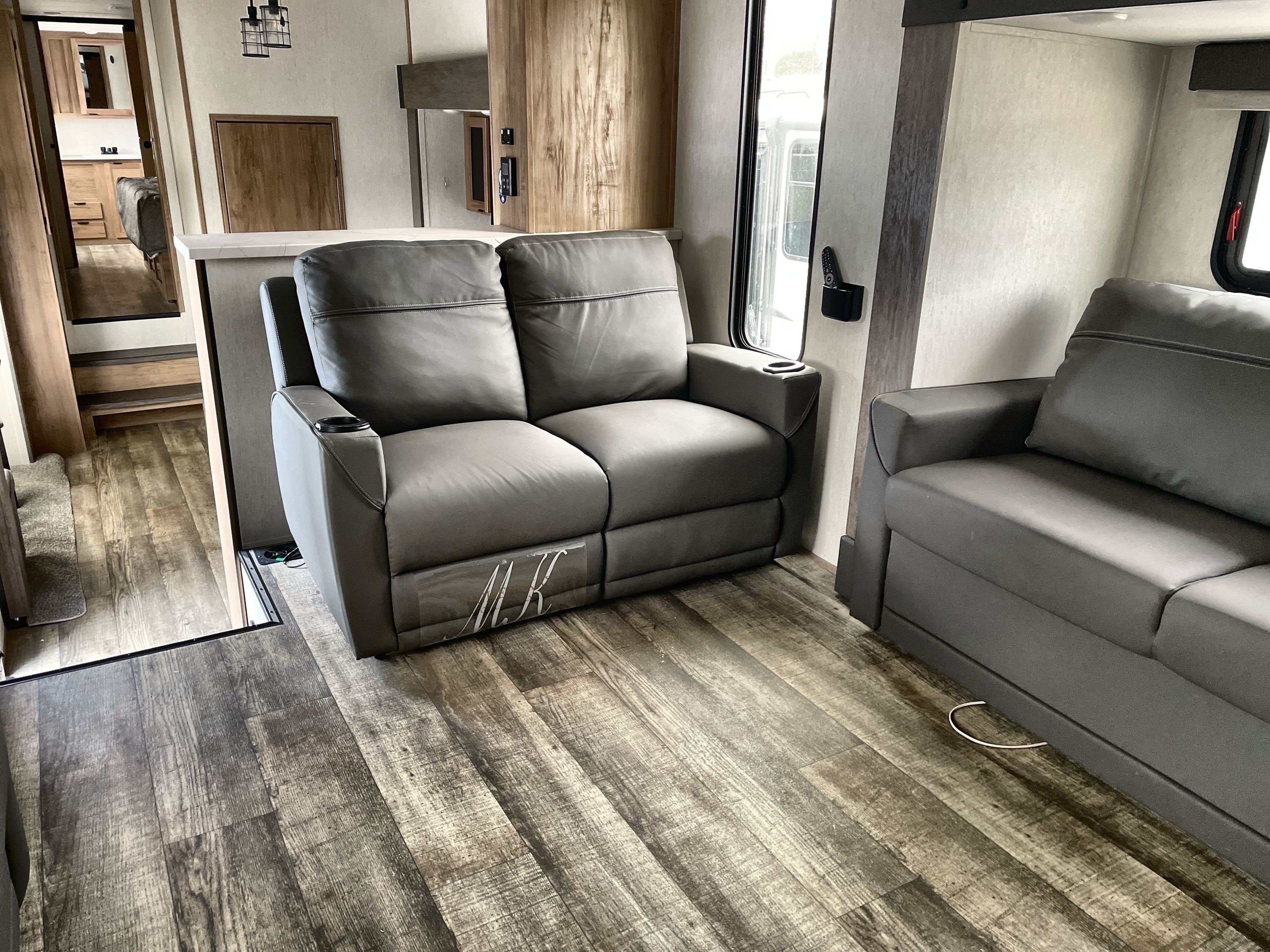 2024 Forest River ARCTIC WOLF 3910SUITE in hendersonville NC