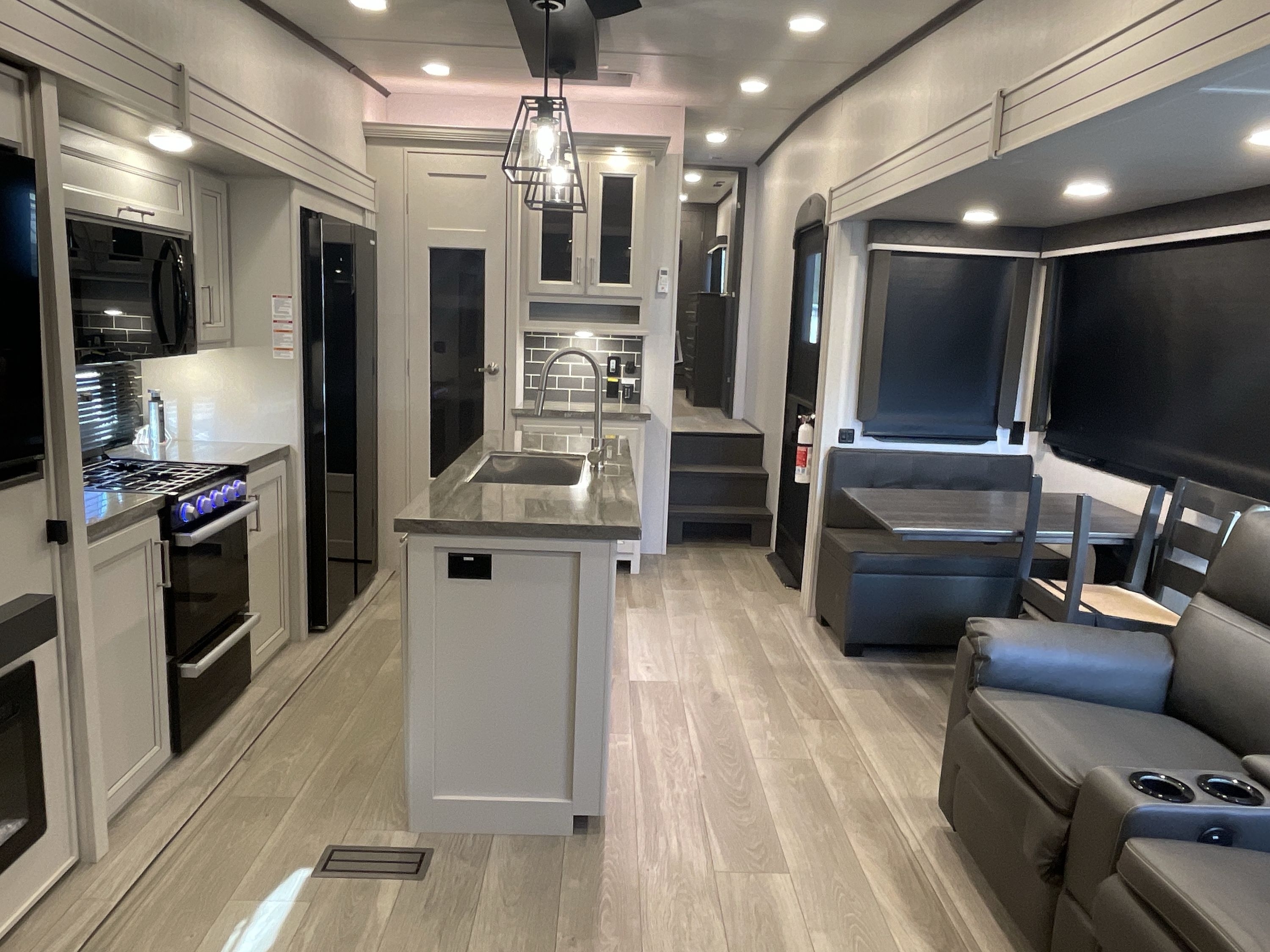 2025 Keystone COUGAR HERO EDITION 316RLS in apollo PA