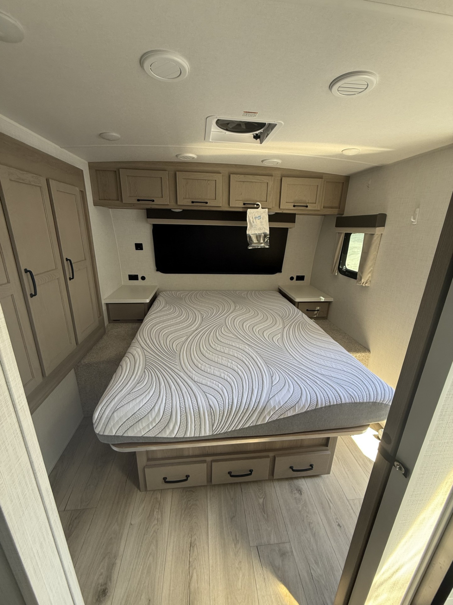 2025 Forest River FLAGSTAFF SUPER LITE 26SRD in berkley MA