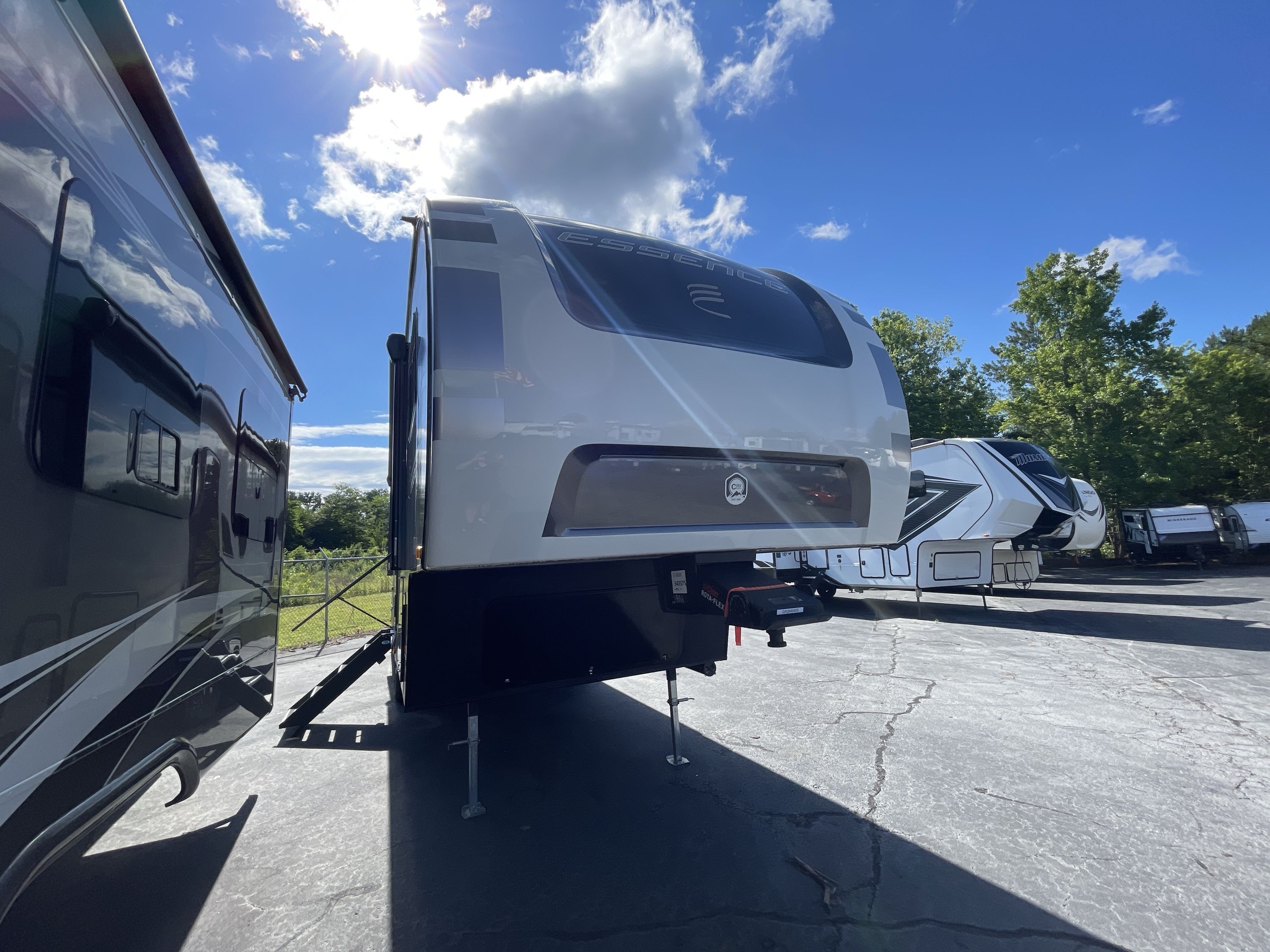 2025 Cruiser Rv ESSENCE 28DB in spartanburg SC
