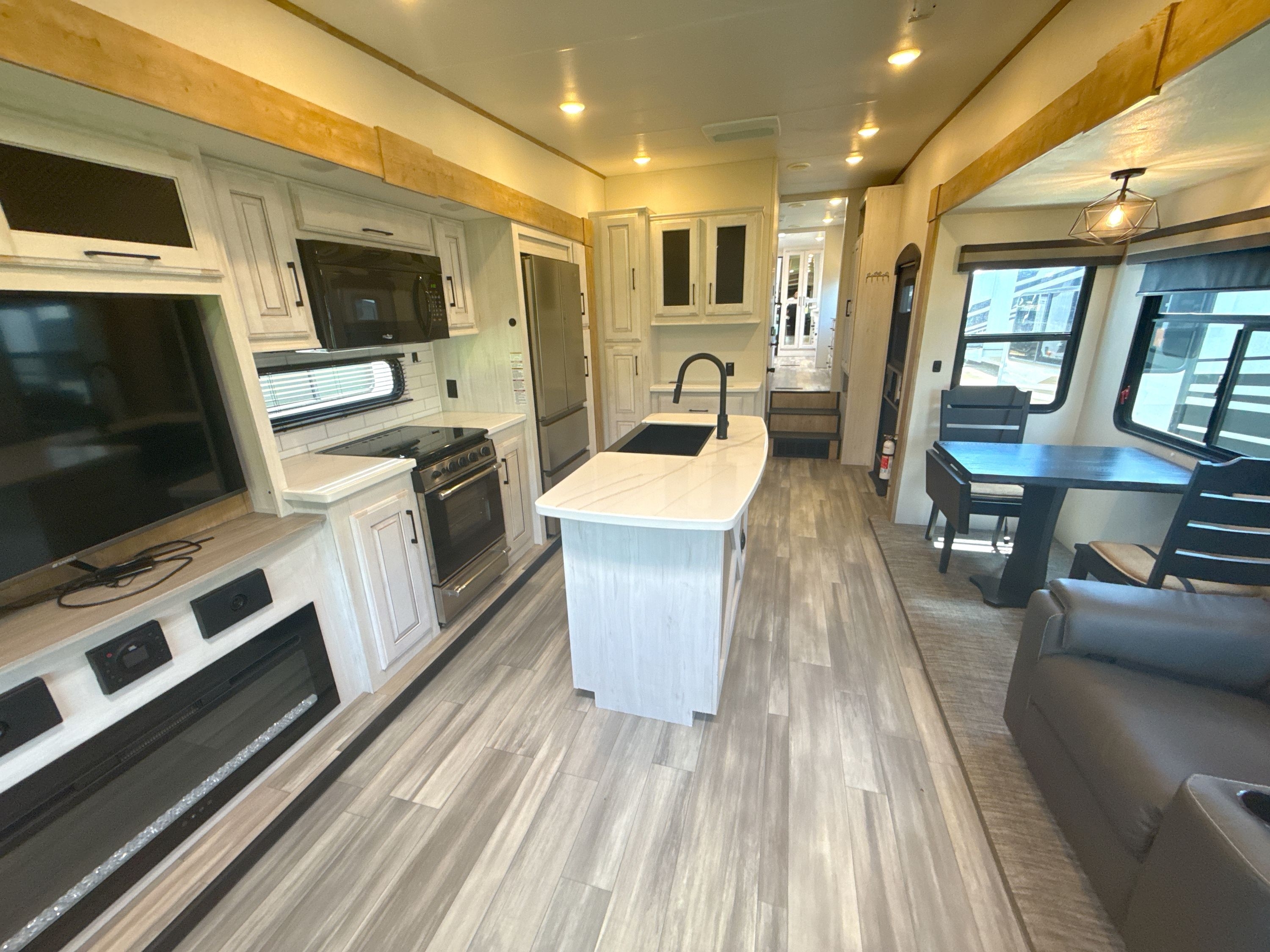 2024 Heartland BIGHORN TRAVELER 37FB in calera AL