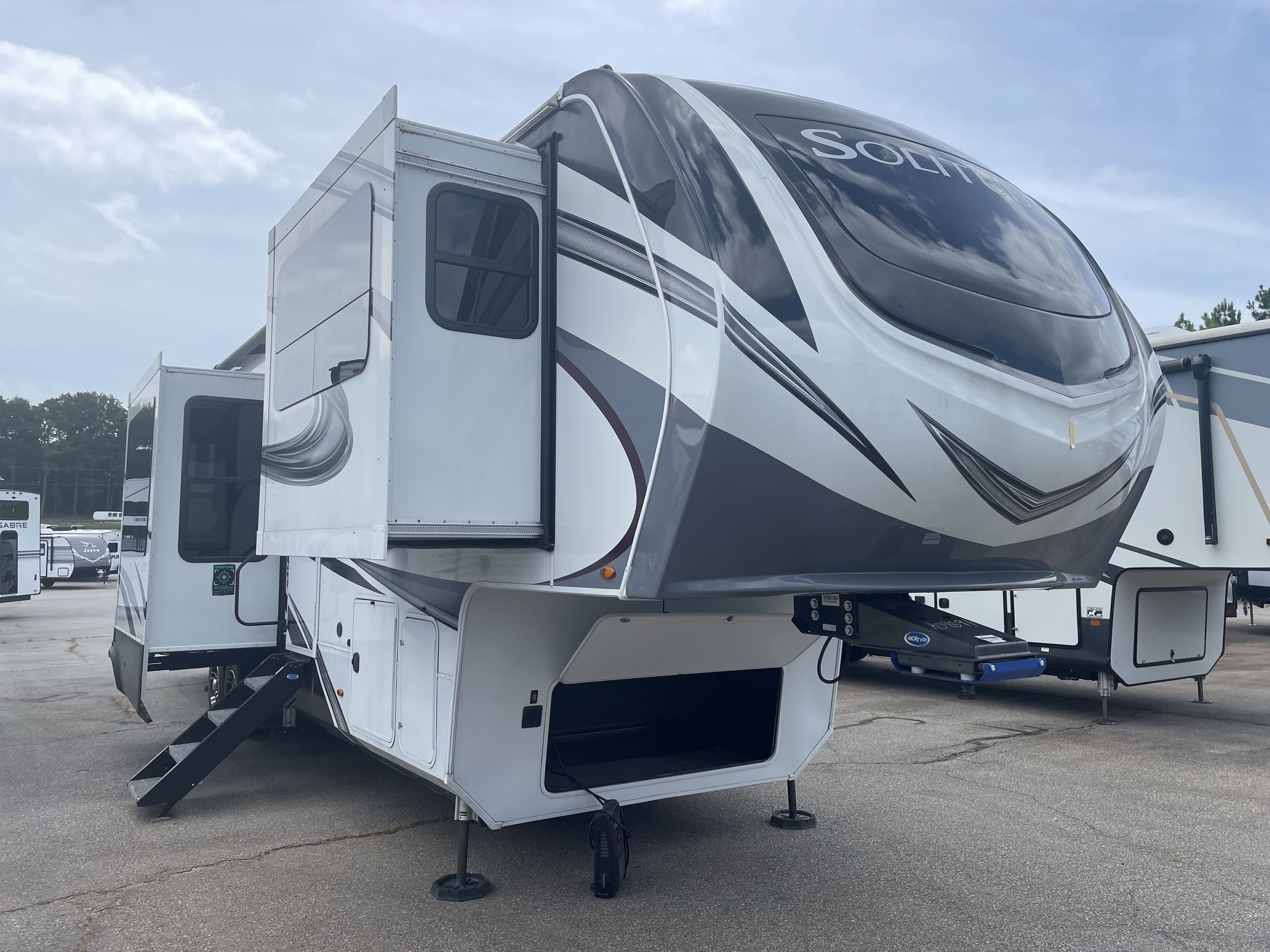 2022 Grand Design SOLITUDE 380FL in oakwood GA