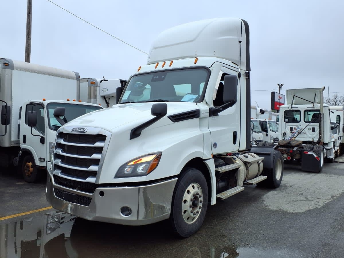 2021 FREIGHTLINER CASCADIA 126 in Salisbury, MA