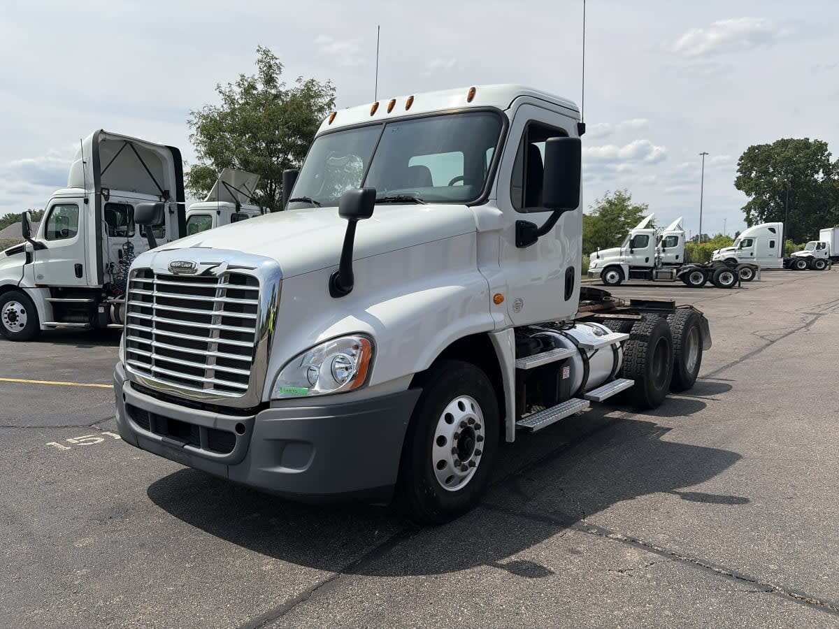 2017 FREIGHTLINER CASCADIA 125 in Taylor, MI
