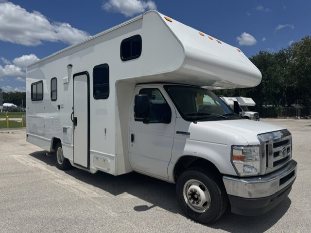 2021 Winnebago Minnie Winnie 25AR in kissimmee FL