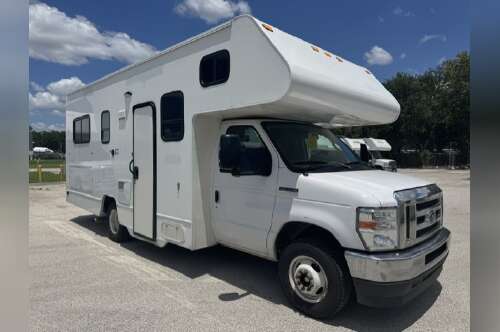 2021 Winnebago Minnie Winnie 25AR in kissimmee FL