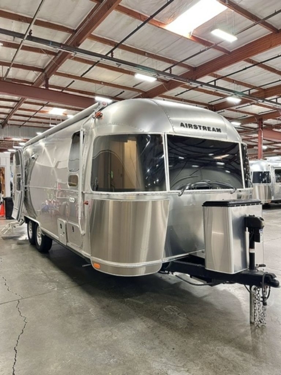 2023 Airstream Flying Cloud 25 Front Bed Queen in fairfield CA