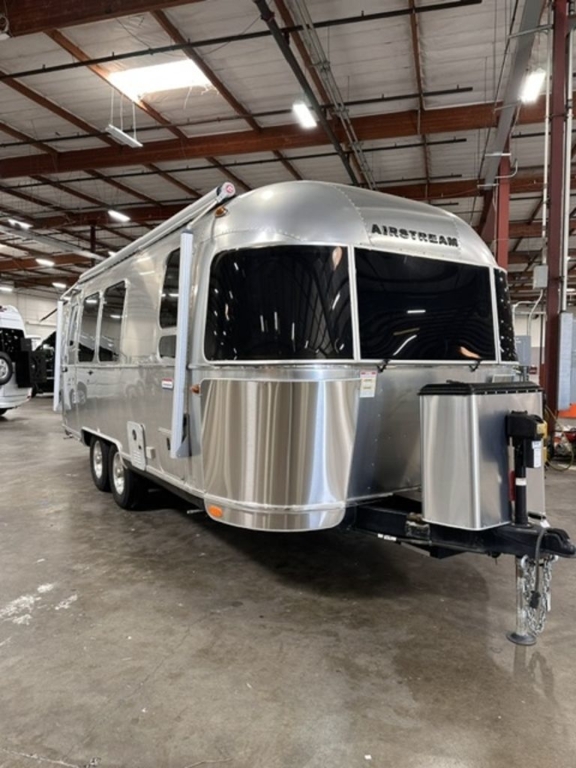 2021 Airstream International 23 Front Bed Queen 27FB Twin in fairfield CA