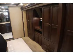2016 WINNEBAGO GRAND TOUR 42QL