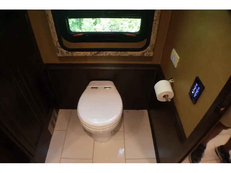 2016 WINNEBAGO GRAND TOUR 42QL