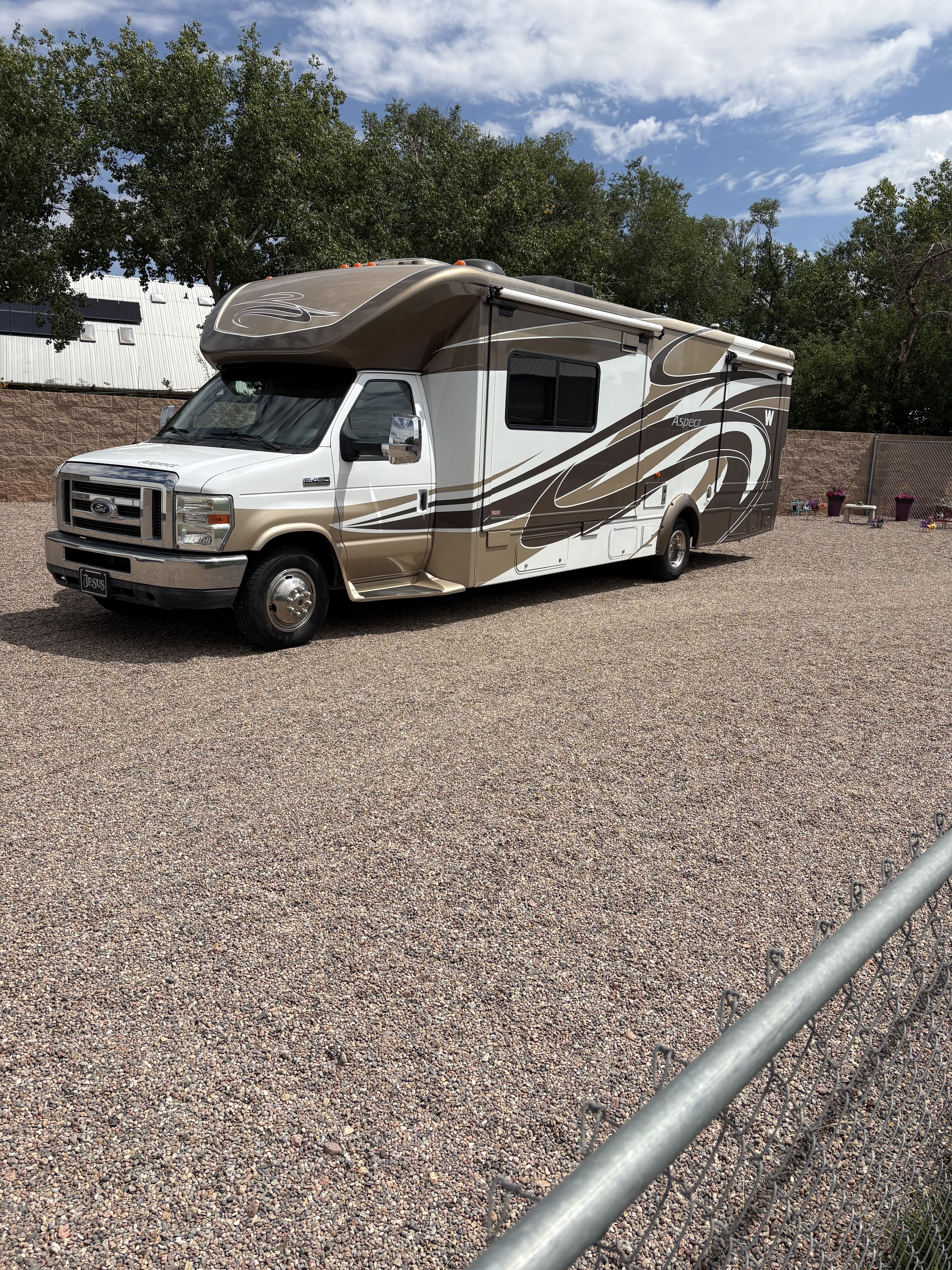 2011 Winnebago ASPECT 30C RV