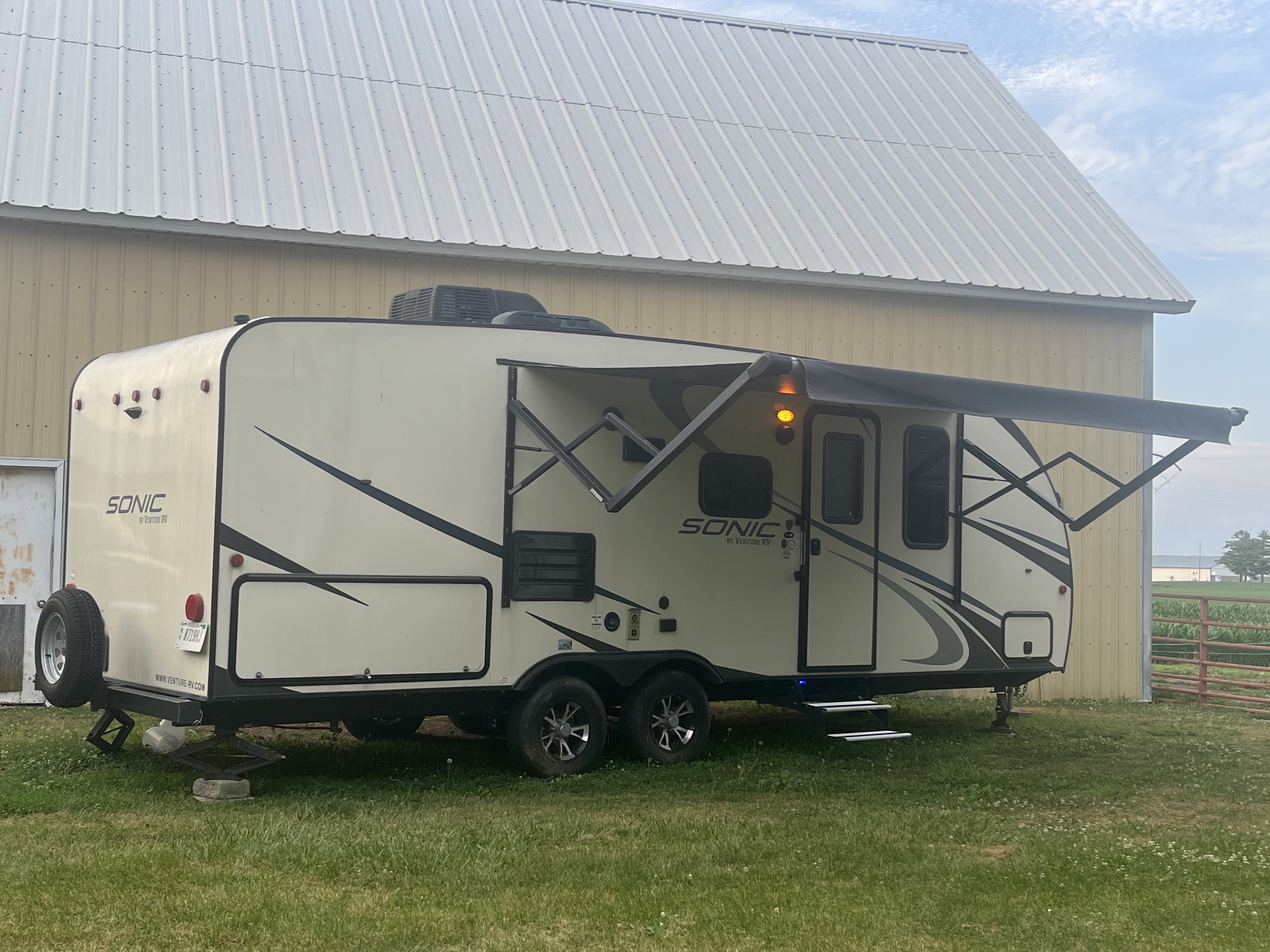 2019 Venture Rv SONIC 220VRB in warren IN