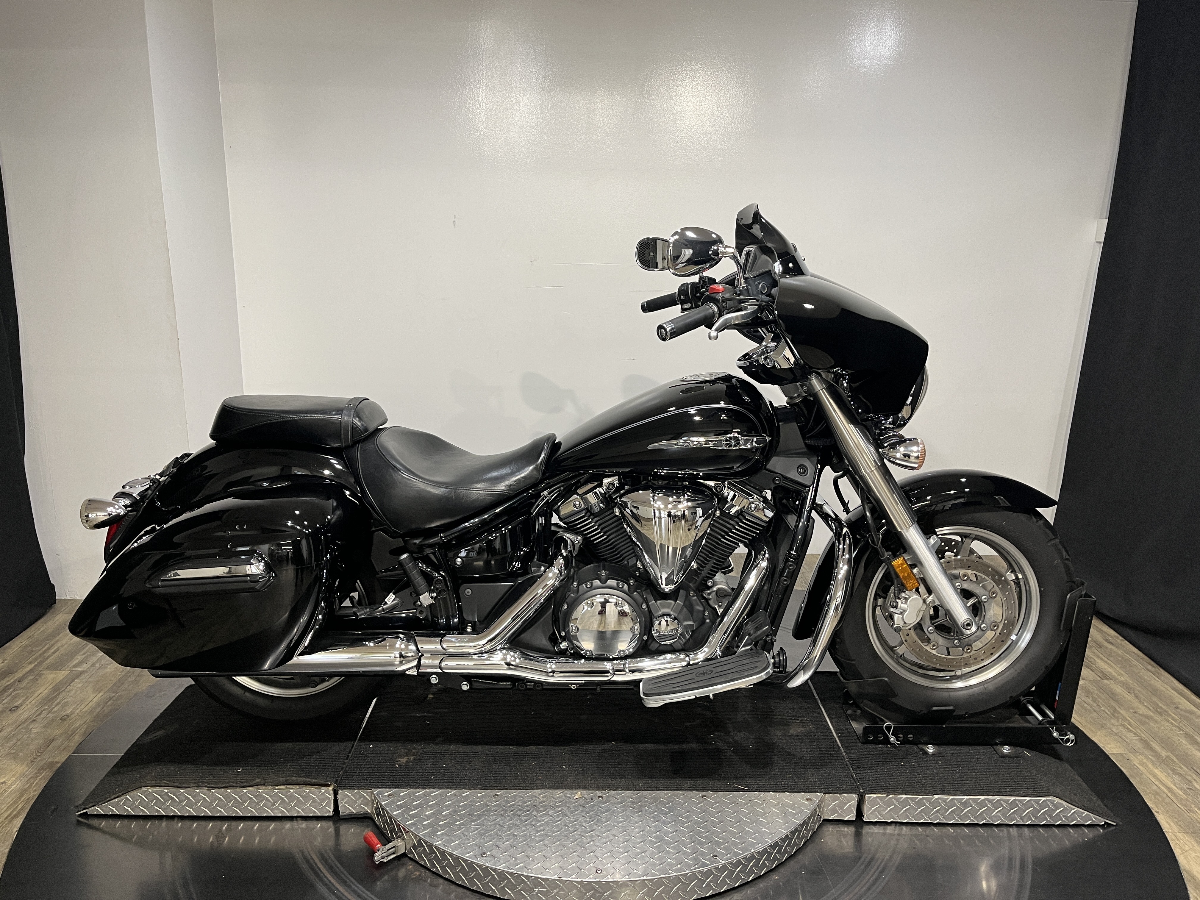 2015 Yamaha V Star 1300 Deluxe 1300 DELUXE in Wauconda, IL